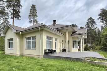 Berģi, Laivu iela